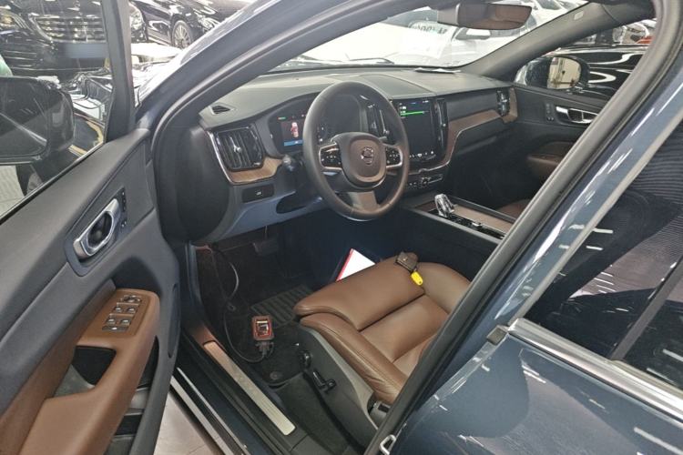 Used Volvo XC60 2024 B5 4x4 Smart Luxury Edition Driver Seat
