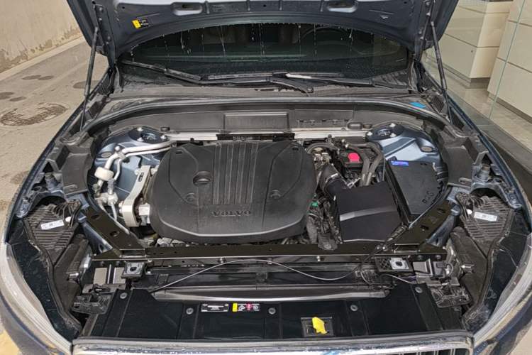 Used Volvo XC60 2024 B5 4x4 Smart Luxury Edition Engine Bay