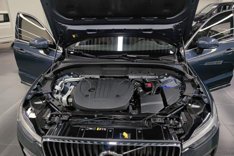 Used Volvo XC60 2024 B5 4x4 Smart Luxury Edition Engine Bay