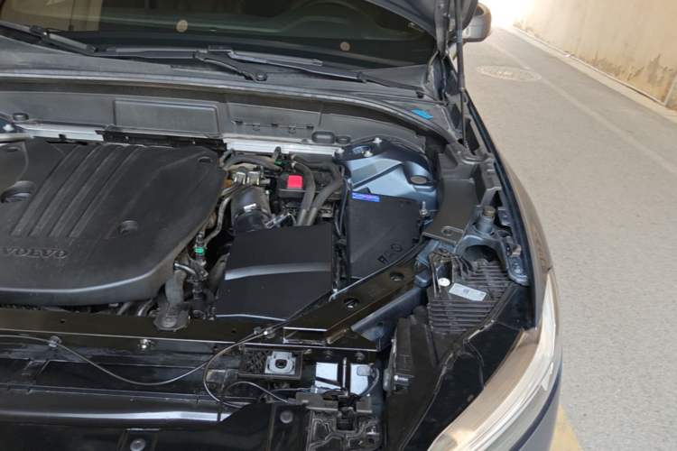 Used Volvo XC60 2024 B5 4x4 Smart Luxury Edition Engine Bay Left
