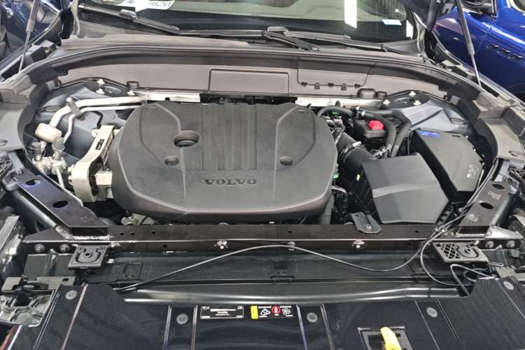 Used Volvo XC60 2024 B5 4x4 Smart Luxury Edition Engine Bay