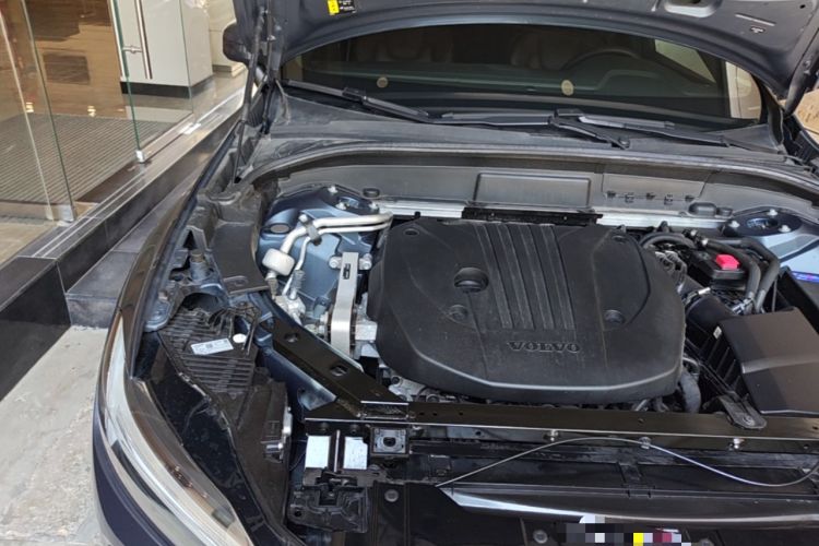 Used Volvo XC60 2024 B5 4x4 Smart Luxury Edition Engine Bay Right