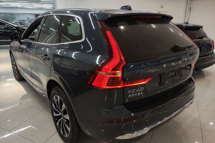 Used Volvo XC60 2024 B5 4x4 Smart Luxury Edition Exterior 2