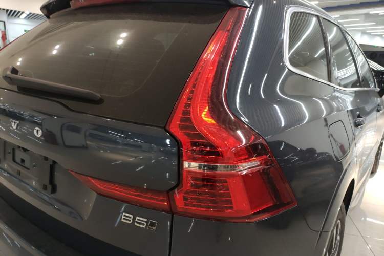 Used Volvo XC60 2024 B5 4x4 Smart Luxury Edition Exterior 3