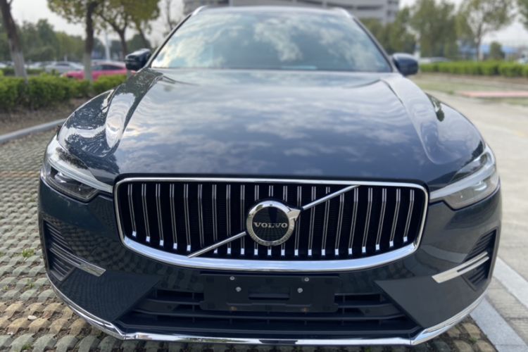Used Volvo XC60 2024 B5 4x4 Smart Luxury Edition Exterior 4
