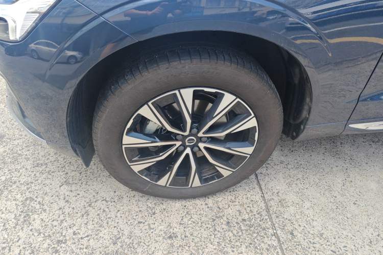 Used Volvo XC60 2024 B5 4x4 Smart Luxury Edition Exterior 5