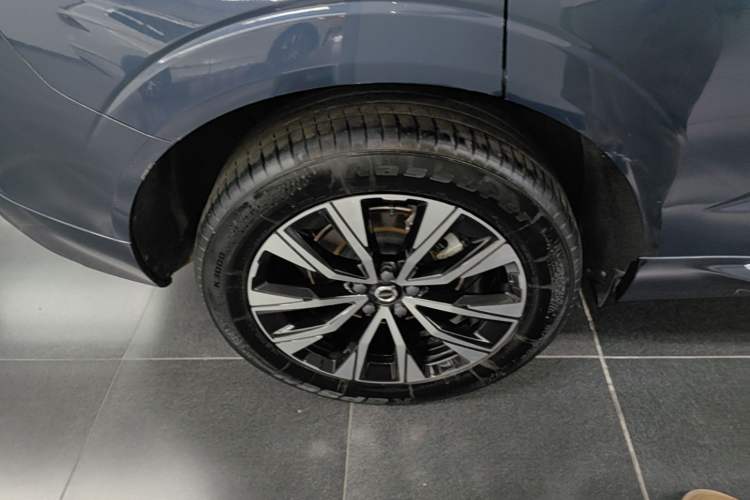 Used Volvo XC60 2024 B5 4x4 Smart Luxury Edition Exterior 5
