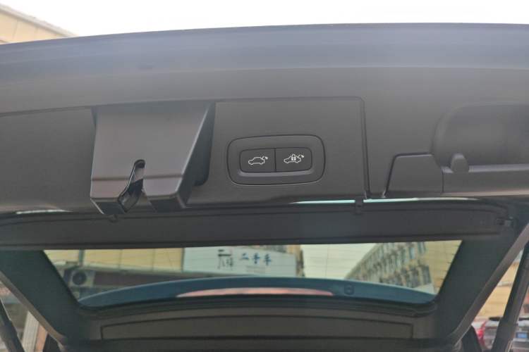 Used Volvo XC60 2024 B5 4x4 Smart Luxury Edition Exterior 6