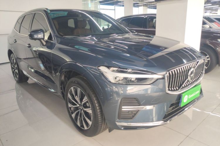 Used Volvo XC60 2024 B5 4x4 Smart Luxury Edition Front Right 45 Deg