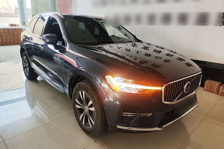 Used Volvo XC60 2024 B5 4x4 Smart Luxury Edition Front Right 45 Deg