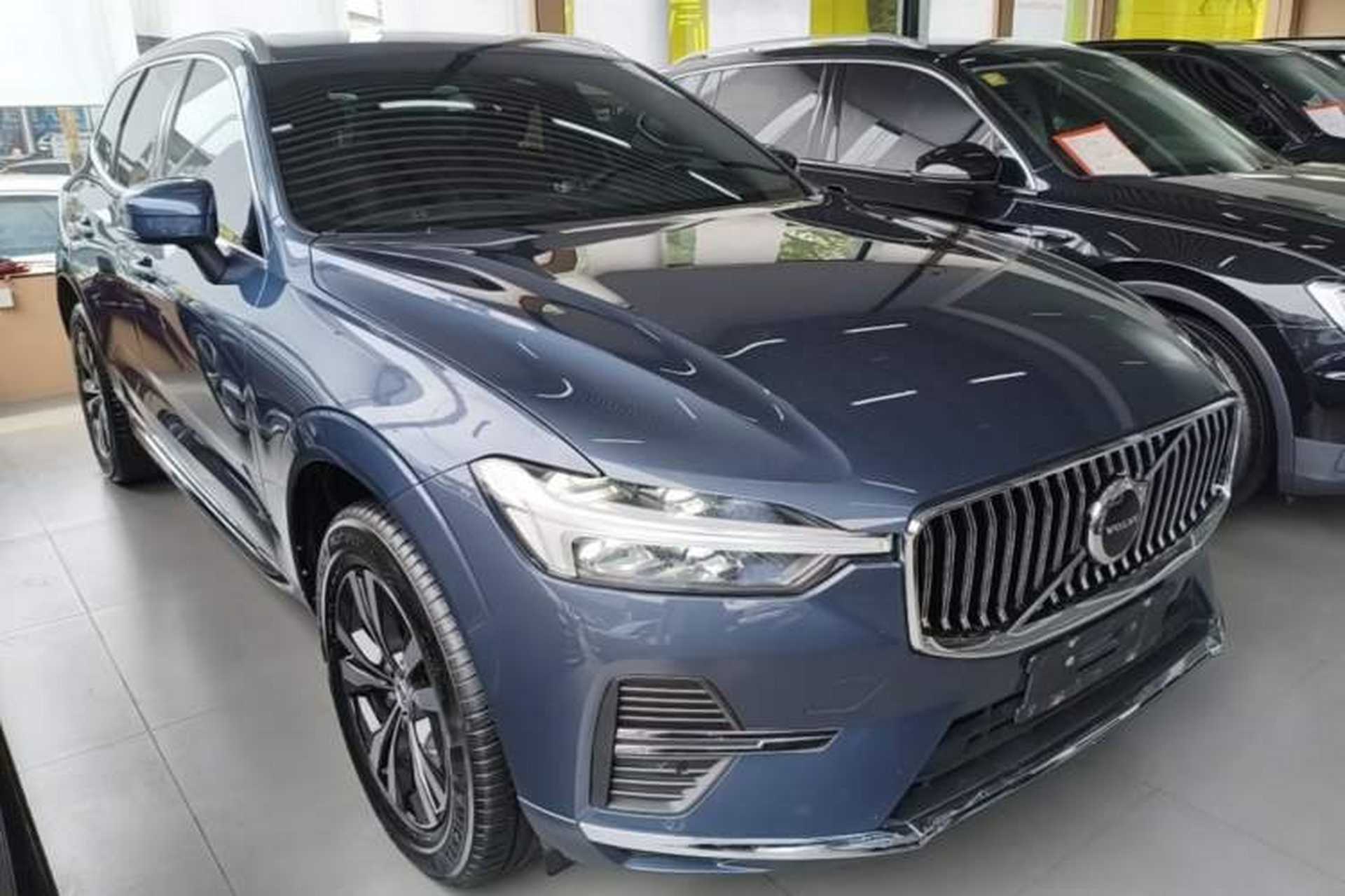 Used Volvo XC60 2024 B5 4x4 Smart Luxury Edition Front Right 45 Deg
