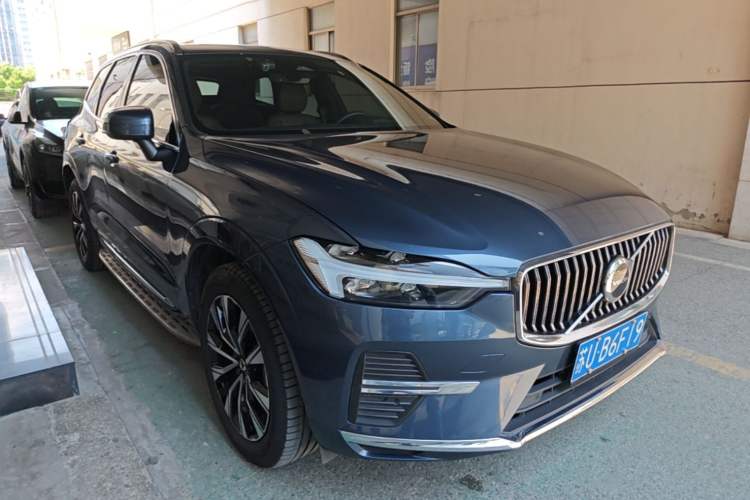Used Volvo XC60 2024 B5 4x4 Smart Luxury Edition Front Right 45 Deg