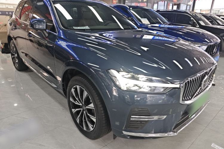 Used Volvo XC60 2024 B5 4x4 Smart Luxury Edition Front Right 45 Deg