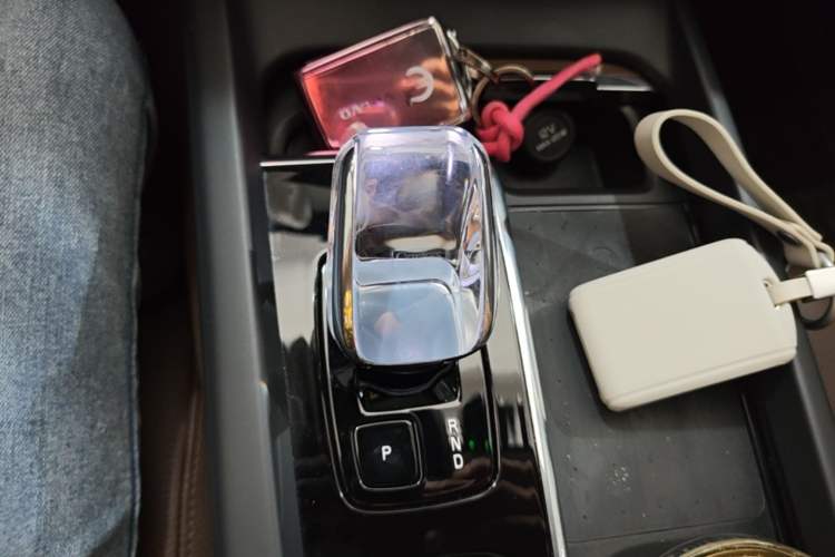 Used Volvo XC60 2024 B5 4x4 Smart Luxury Edition Gear Lever