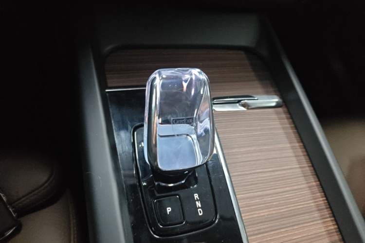 Used Volvo XC60 2024 B5 4x4 Smart Luxury Edition Gear Lever
