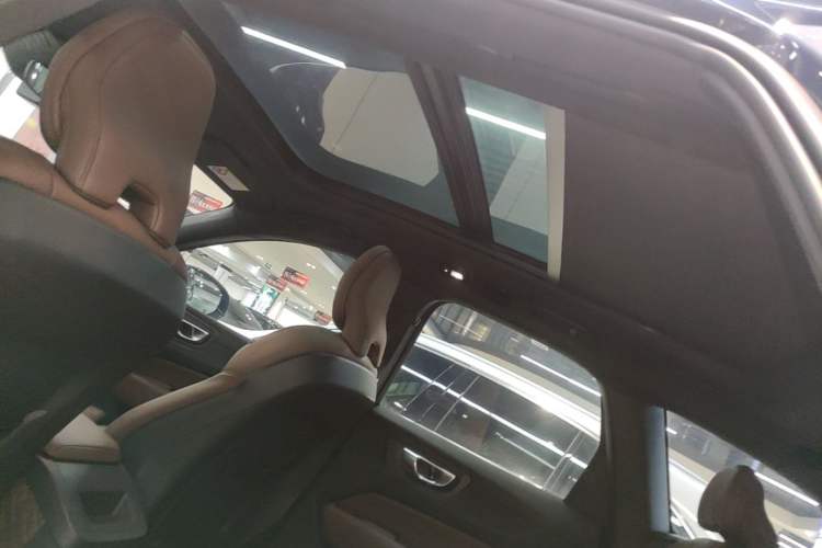 Used Volvo XC60 2024 B5 4x4 Smart Luxury Edition Headliner