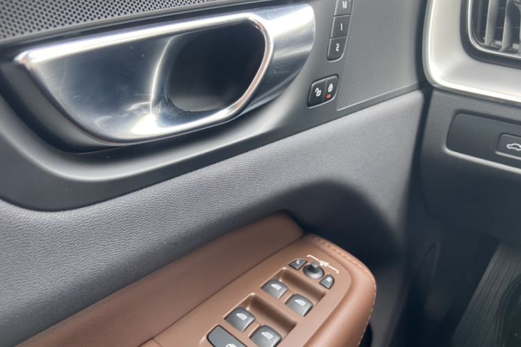 Used Volvo XC60 2024 B5 4x4 Smart Luxury Edition Interior 2
