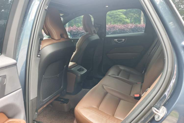 Used Volvo XC60 2024 B5 4x4 Smart Luxury Edition Interior 3