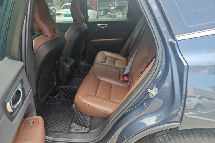 Used Volvo XC60 2024 B5 4x4 Smart Luxury Edition Interior 3