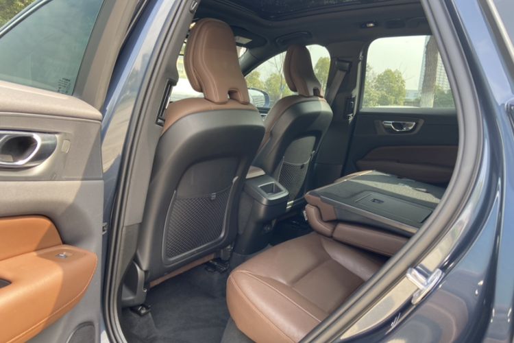 Used Volvo XC60 2024 B5 4x4 Smart Luxury Edition Interior 4