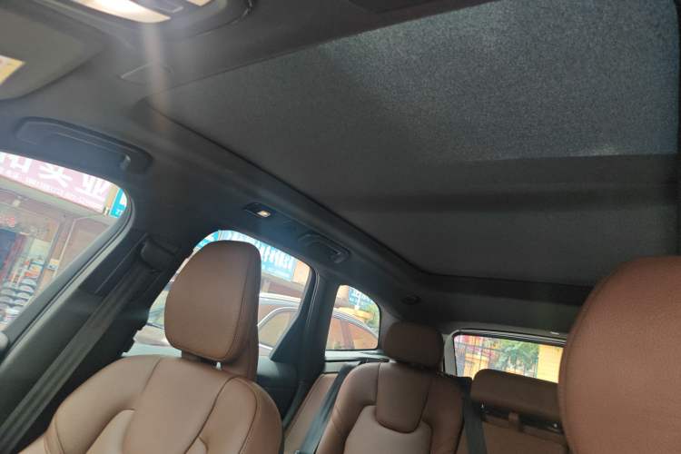 Used Volvo XC60 2024 B5 4x4 Smart Luxury Edition Interior 4