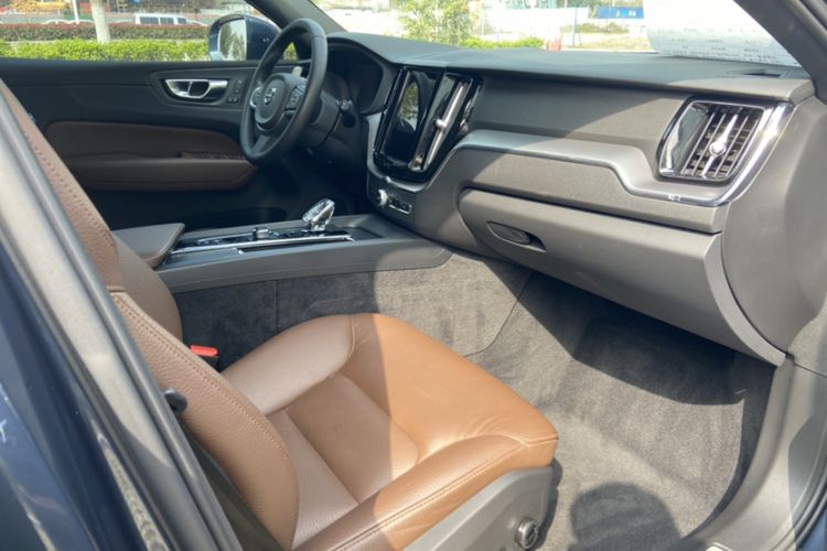 Used Volvo XC60 2024 B5 4x4 Smart Luxury Edition Interior 5