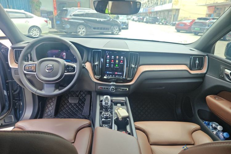 Used Volvo XC60 2024 B5 4x4 Smart Luxury Edition Interior 5