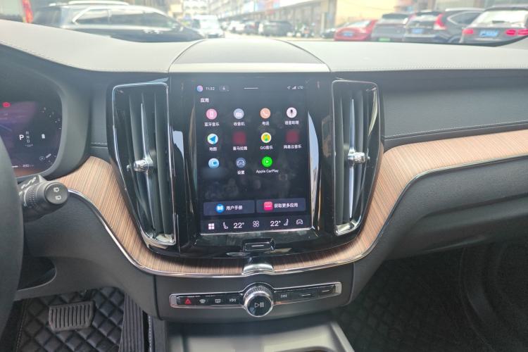 Used Volvo XC60 2024 B5 4x4 Smart Luxury Edition Interior 7