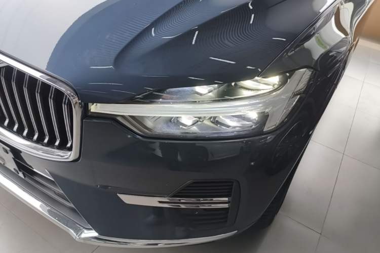 Used Volvo XC60 2024 B5 4x4 Smart Luxury Edition Left Front Headlight