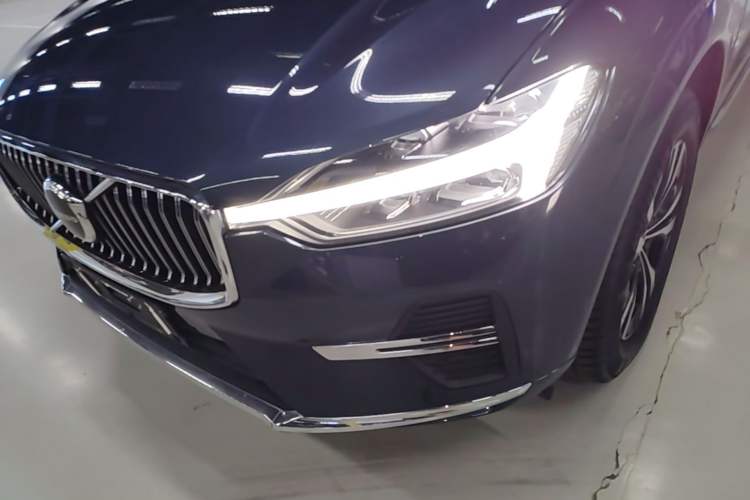 Used Volvo XC60 2024 B5 4x4 Smart Luxury Edition Left Front Headlight
