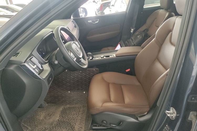 Used Volvo XC60 2024 B5 4x4 Smart Luxury Edition Left Front Seat