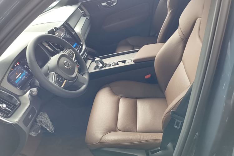 Used Volvo XC60 2024 B5 4x4 Smart Luxury Edition Left Front Seat