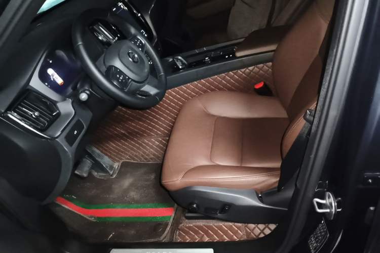 Used Volvo XC60 2024 B5 4x4 Smart Luxury Edition Left Front Seat