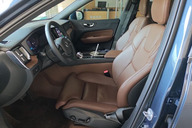 Used Volvo XC60 2024 B5 4x4 Smart Luxury Edition Left Front Seat