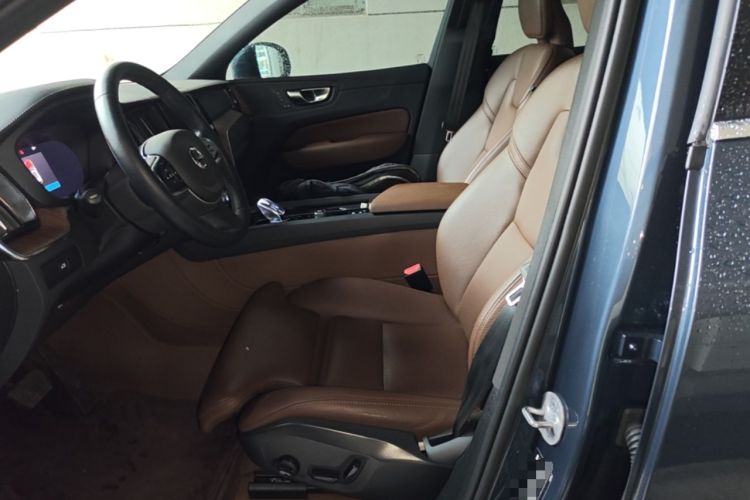 Used Volvo XC60 2024 B5 4x4 Smart Luxury Edition Left Front Seat