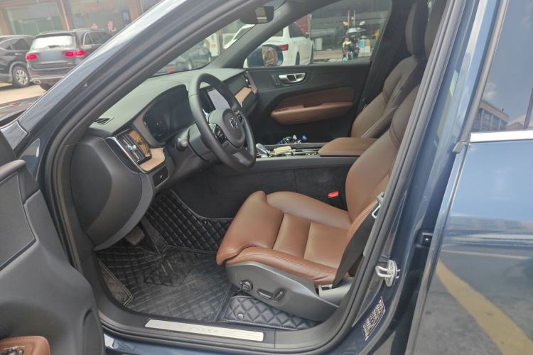 Used Volvo XC60 2024 B5 4x4 Smart Luxury Edition Left Front Seat