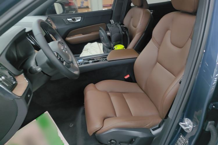Used Volvo XC60 2024 B5 4x4 Smart Luxury Edition Left Front Seat