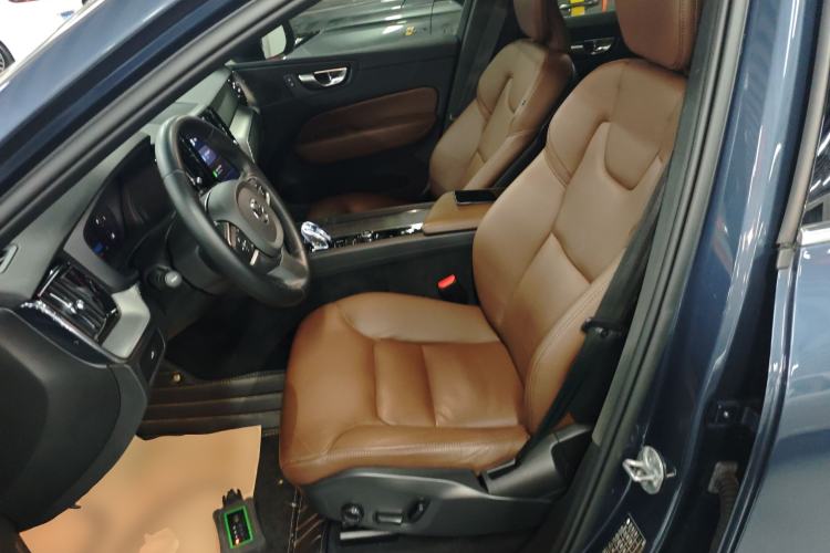 Used Volvo XC60 2024 B5 4x4 Smart Luxury Edition Left Front Seat