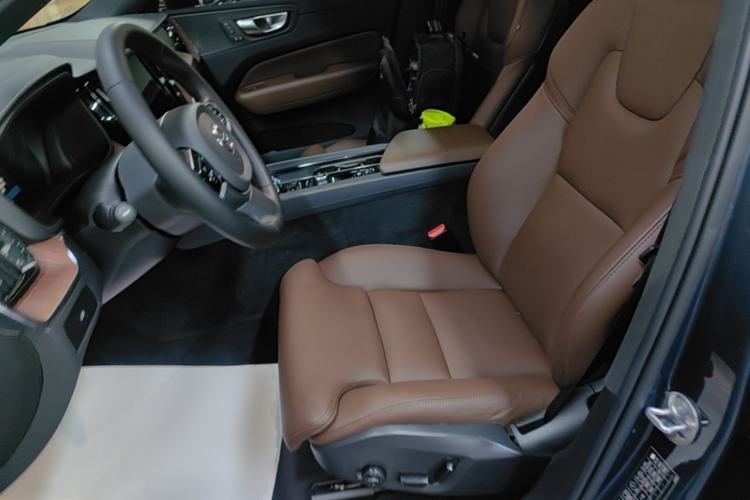Used Volvo XC60 2024 B5 4x4 Smart Luxury Edition Left Front Seat