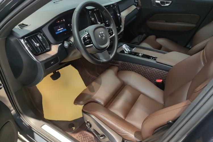 Used Volvo XC60 2024 B5 4x4 Smart Luxury Edition Left Front Seat