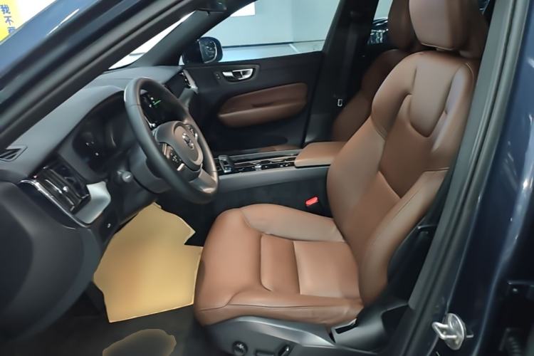 Used Volvo XC60 2024 B5 4x4 Smart Luxury Edition Left Front Seat