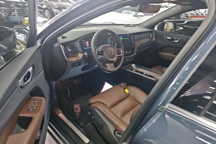 Used Volvo XC60 2024 B5 4x4 Smart Luxury Edition Left Front Seat