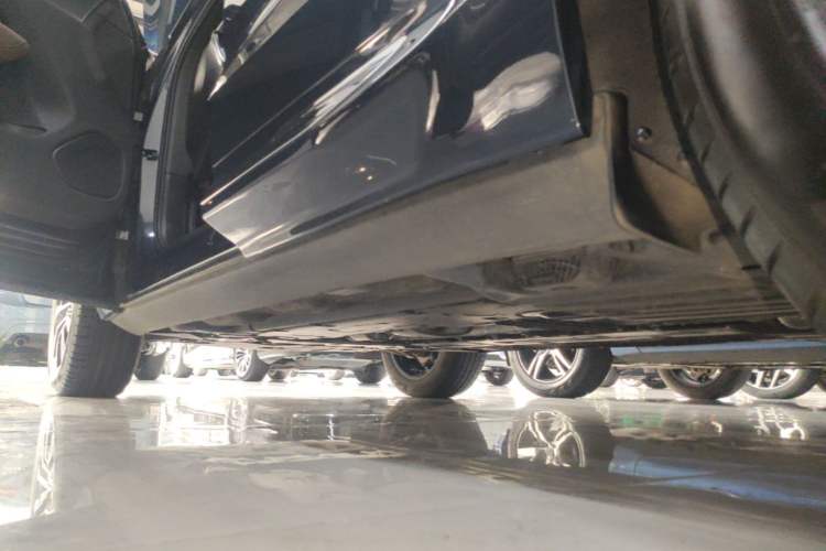 Used Volvo XC60 2024 B5 4x4 Smart Luxury Edition Left Side Sill