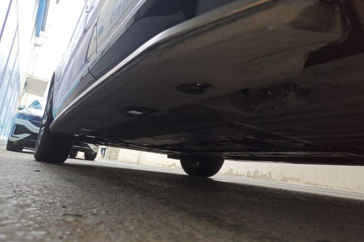 Used Volvo XC60 2024 B5 4x4 Smart Luxury Edition Left Side Sill