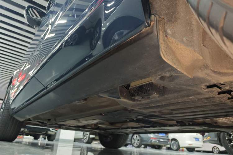 Used Volvo XC60 2024 B5 4x4 Smart Luxury Edition Left Side Sill