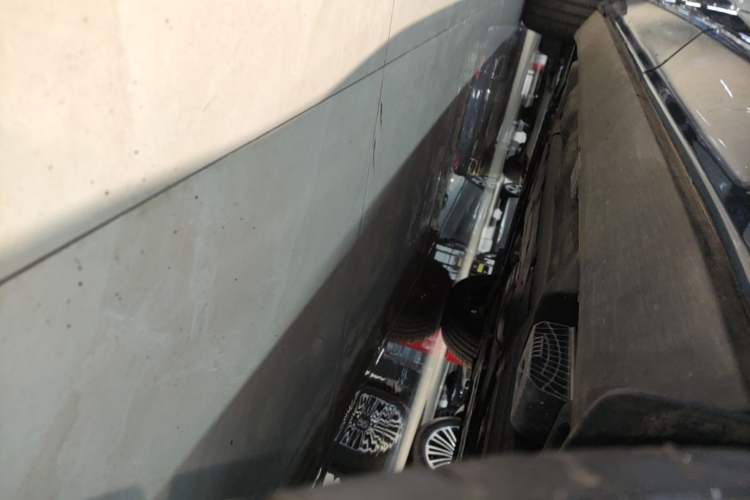 Used Volvo XC60 2024 B5 4x4 Smart Luxury Edition Left Side Sill