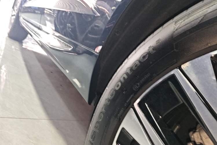 Used Volvo XC60 2024 B5 4x4 Smart Luxury Edition Left Side Sill