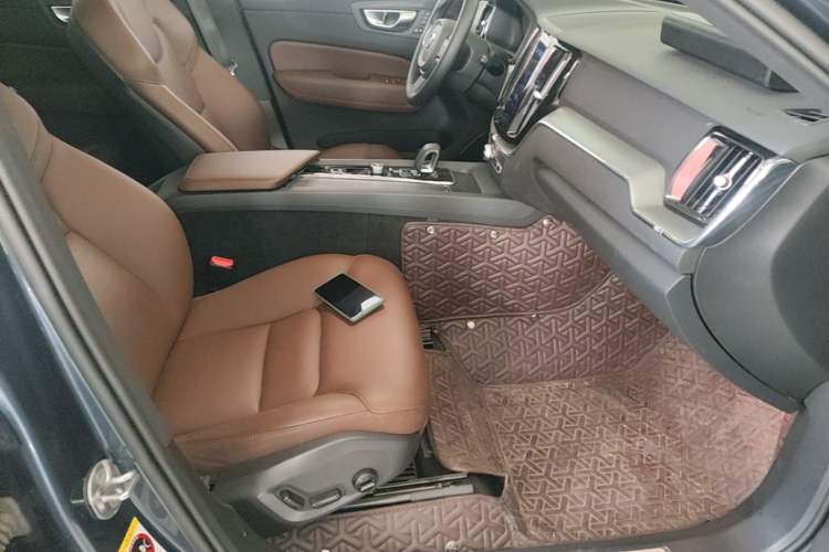 Used Volvo XC60 2024 B5 4x4 Smart Luxury Edition Right Front Seat
