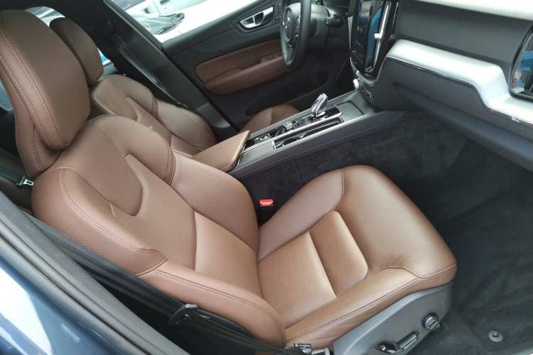 Used Volvo XC60 2024 B5 4x4 Smart Luxury Edition Right Front Seat