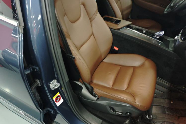 Used Volvo XC60 2024 B5 4x4 Smart Luxury Edition Right Front Seat